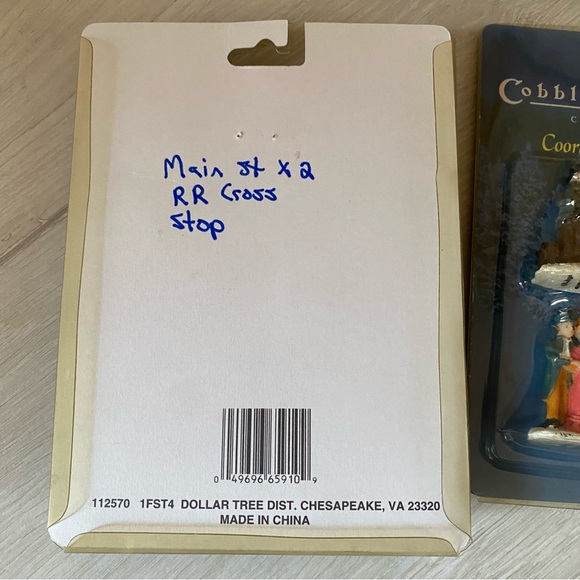 Lot of 3 Cobblestone Corners Accessory Sets – 12-Piece Christmas Village Scene - Picture 7 of 8